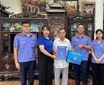 Chi đoàn Viện KSND quận Nam Từ Liêm phối hợp cùng Quận đoàn tổ chức thăm...